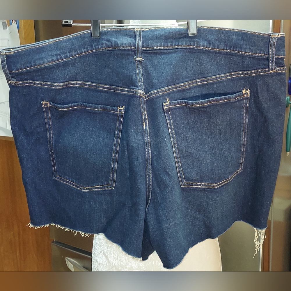 New Without Tags Womans Plus Size Old Navy Denim Jean Shorts in Size 24 - Picture 7 of 7